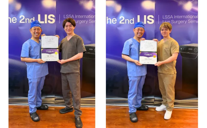 エルサ(LSSA)国際ライブサージェリーセミナーにて認定証を受領したPRISM Beauty Clinic畑山知輝統括院長と町田院 森本理一郎院長
